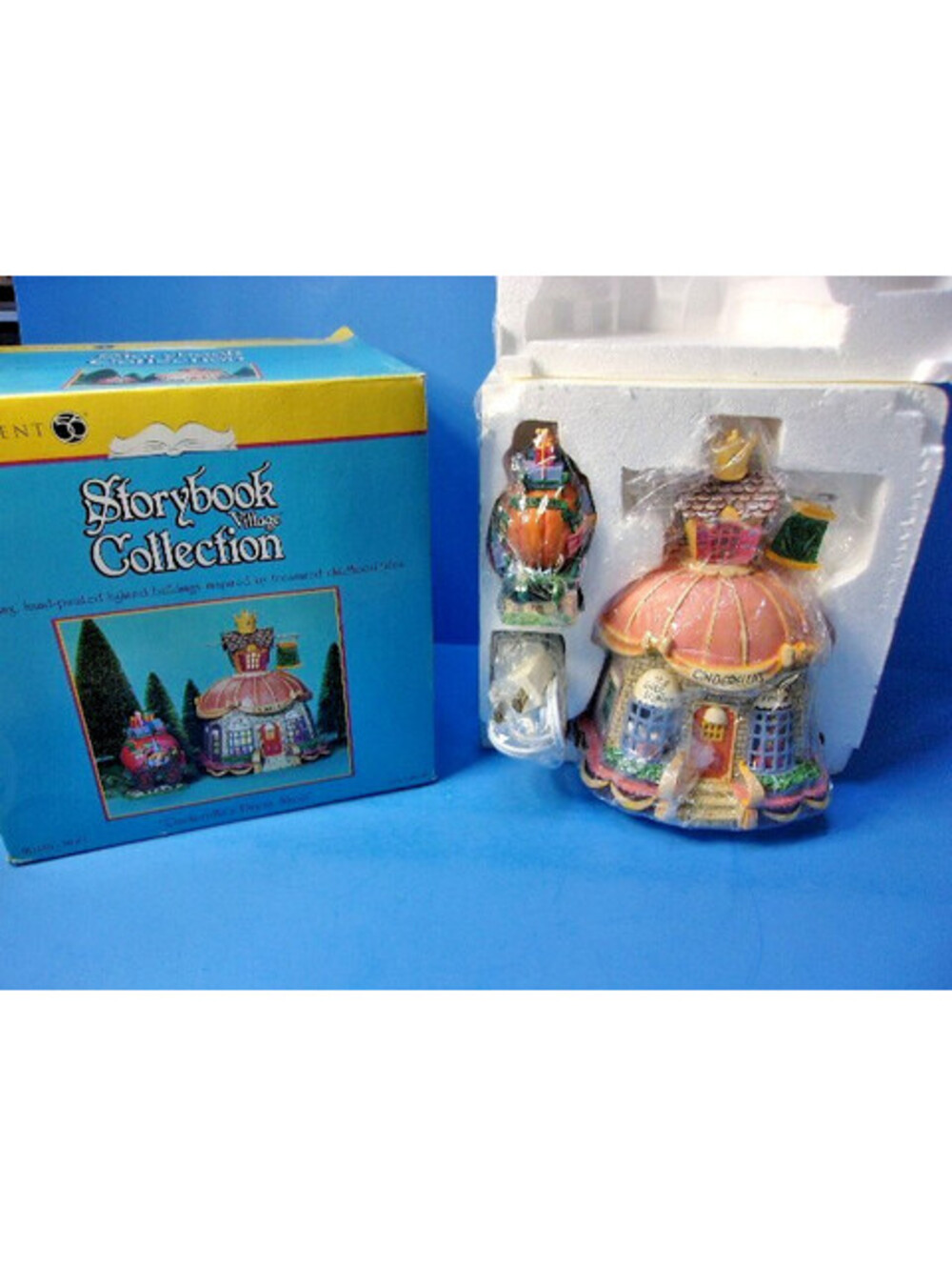 Dept 56 Storybook Village Collection #13203 Cinderella's Dress Shop Retired NEW